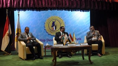 بالصور .. معهد إعداد القادة يشهد انطلاق الجلسة الافتتاحية للدورة التدريبية لطلاب الجامعات