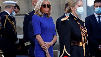 قرينة الرئيس الفرنسي تتألق بدون كمامة في احتفالات يوم الباستيل