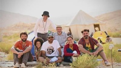 بالصور.. بيتر ميمي برفقة كريم محمود عبد العزيز ومنة شلبى من كواليس ”من أجل زيكو”