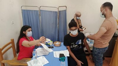 بالصور .. جامعة القاهرة تواصل استقبال طلابها للتطعيم مجانًا ضد فيروس كورونا