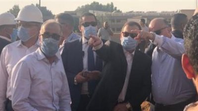 الملا يتابع إخماد حريق ماسورة طريق الإسماعيلية من موقع الحادث