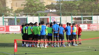 بينكيل يقود فقرة بدنية للاعبي الأهلي