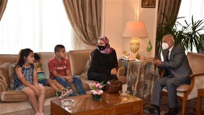 أبو الغيط يكرم أسرة الشهيد أحمد منسي