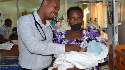 عمرها 64 وتحقق حلمها بإنجاب أول طفل