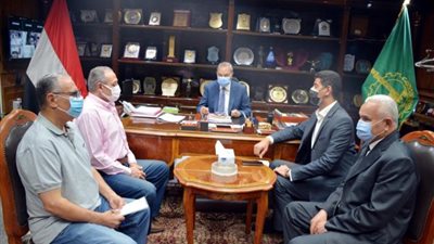 بعد تعافيه من كورونا.. محافظ القليوبية يعقد اجتماعًا لمتابعة مشروعات حياة كريمة