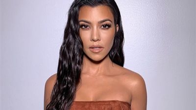 شاهد إطلالة كورتني كارداشيان المثيرة من إيطاليا