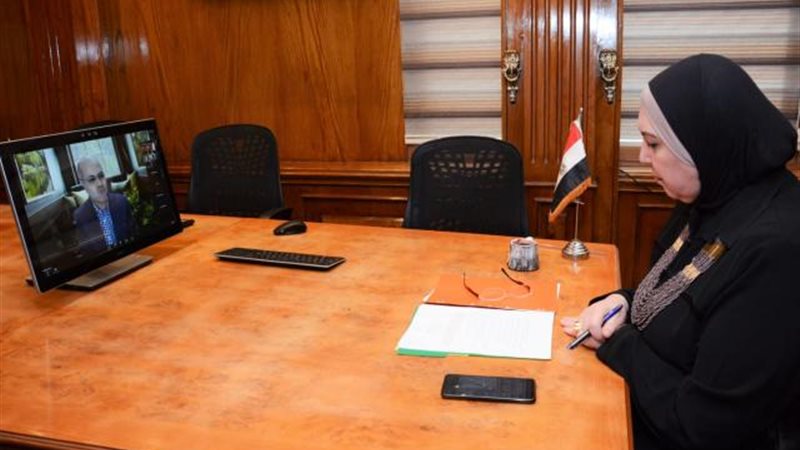 وزيرة التجارة والصناعة