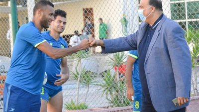 بالصور.. مصيلحي يدعم فريق الاتحاد السكندري ويطالب اللاعبين بالتركيز