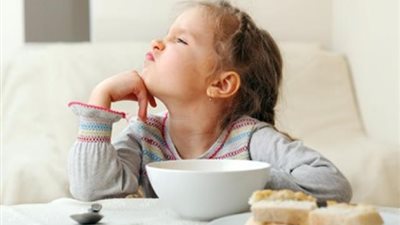 أبرزها الفشار.. هذه الأطعمة تعالج سد شهية الأطفال