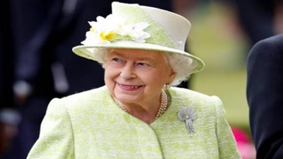 موقف طريف يتسبب في ضحك ملكة بريطانيا.. تعرف عليه