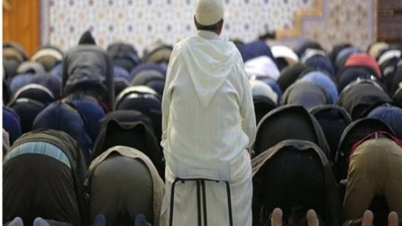 الصلاة جالساً