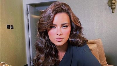 نور اللبنانية تجذب أنظار جمهورها بإطلالة مميزة