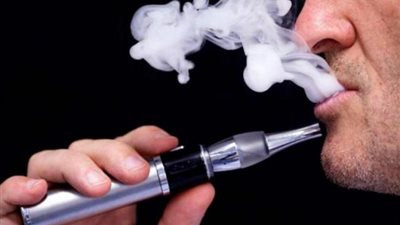 بعد تحذيرات «الصحة».. ما هي مخاطر السجائر الإلكترونية؟