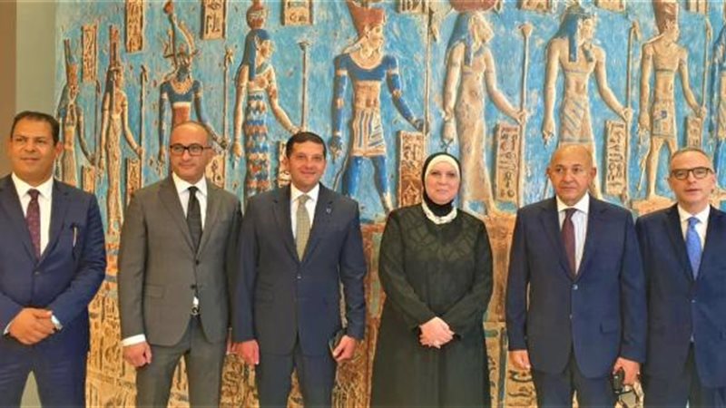 وزيرة التجارة والصناعة