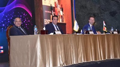 أكاديمية البحث العلمي والمعهد المتحد للعلوم النووية بروسيا يناقشان سبل ترقية عضوية مصر