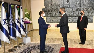 السفير البحريني لدى إسرائيل يقدم أوراق اعتماده