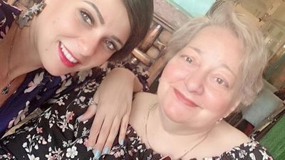 عرفنا سر جمالك.. نورهان تشارك جمهورها بصور مع والدتها