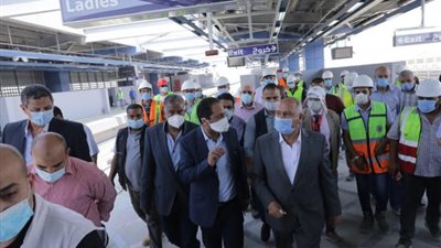 وزير النقل يتفقد محطات المرحلة 4 بالخط 3 للمترو
