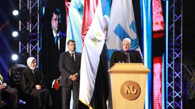 جامعة النيل الأهلية تحتفل بتخريج طلابها وتمنح المستشار عدلي منصور أول دكتوراه فخرية في تاريخها