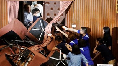 اشتباكات داخل البرلمان التايواني بسبب المحسوبية