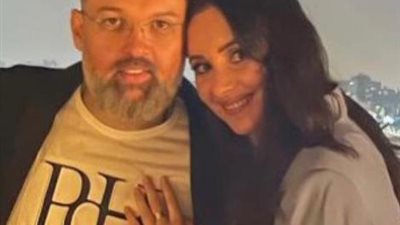 محمد محمود عبد العزيز مع خطيبته فى أحدث ظهور له