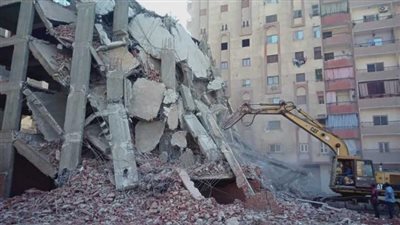 إزالة 3 عقارات مخالفة متعدية على شارع فيصل بالجيزة