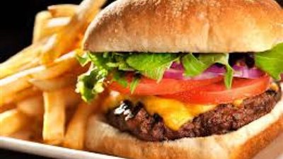 إغلاق فرعين لـ”بيرجر كينج” بسبب تقديم أغذية منتهية الصلاحية للزبائن