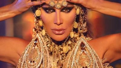 مايا دياب بإطلالة مختلفة ترويجًا لأغنيتها الجديدة