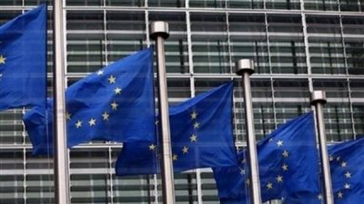 الاتحاد الأوروبي يتفاوض لشراء أمصال لعلاج كورونا من شركات الأدوية قبل إنتاجها