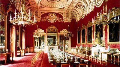 أكوابه مطلية بالذهب.. ما لا تعرفه عن قصر باكنجهام الملكي