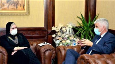 وزيرة التجارة والصناعة تبحث مع إحدى كبريات الشركات الامريكية المتخصصة في مجال الملابس الجاهزة ضخ استثمارات جديدة بالسوق المصري