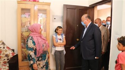 بالصور .. محافظ القاهرة يتفقد الاعمال الجارية بمدينة ”معا بحي السلام ”