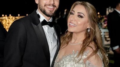 تيام نجل مصطفى قمر برفقة والدته ويعلق: ربنا يخليكى ليا