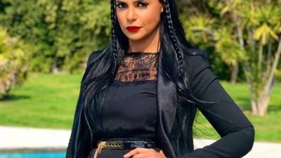 مروة الأزلى تتألق بالأسود فى أحدث جلسة تصوير لها