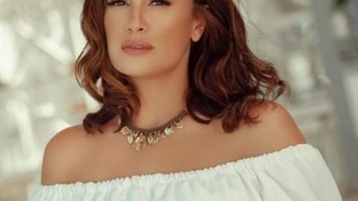 هند صبرى تتألق بالأبيض فى أحدث ظهور لها