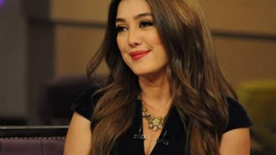 كندة علوش تدخل الديكور الخاص بمسلسل ”بيت المعادى”