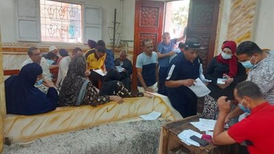 فى إطار جهود مكافحة كورونا: الفرق المتنقلة بالغربية تقوم بتطعيم أهالى قرية منشأة جنزور