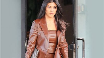 كورتني كارداشيان تشعل السوشيال ميديا بإطلالة صادمة