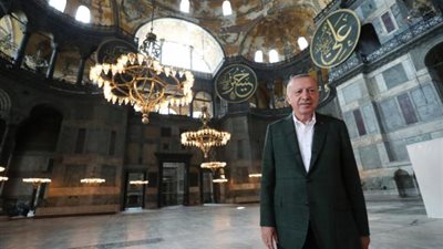 بالصور.. تفاصيل زيارة أردوغان لـ«آيا صوفيا» قبل إقامة أول صلاة جمعة
