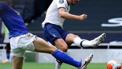 هاري كين يقود توتنهام للفوز على ليستر سيتي بثلاثية