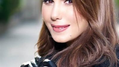 شاهد.. لحظة سقوط ماجدة الرومى على المسرح بعد تعرضها للإغماء