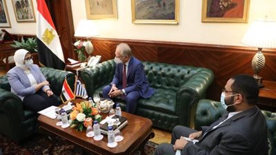 وزيرة الصحة تبحث مع السفير اليوناني تعزيز التعاون بالقطاع الصحى