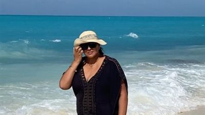 صورة.. هالة صدقي تستمتع بإجازتها الصيفية على شاطىء البحر