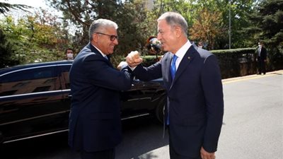 عاجل..وزير الدفاع التركي يلتقي وزير داخلية حكومة الوفاق في أنقرة