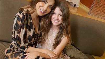 ”فولة وأتقسمت نصين”.. نانسي عجرم تخطف الأنظار في أحدث ظهور لها برفقة نجلتها