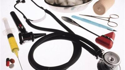 الحكومة تكشف حقيقة نقص المستلزمات الوقائية بالمستشفيات الحكومية