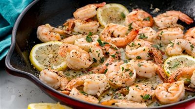 «زي المطاعم».. كيفية إعداد الجمبرى بالثوم والزبدة