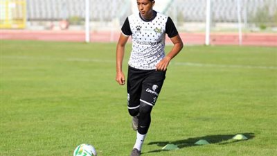 العشري يضم الناشئ ”الجمل” لمعسكر المصري