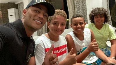 بالصور.. نجل أمير كرارة وأصدقائه في ضيافة محمد رمضان بالساحل الشمالي