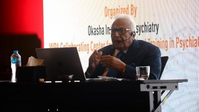 خبراء الطب النفسي  يحذرون من خطورة الإنترنت علي الأطفال والمراهقين